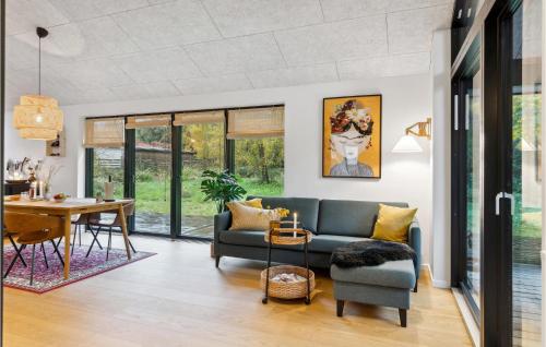 a living room with a couch and a table at 3 Bedroom Nice Home In Fårevejle in Fårevejle