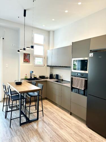 Private Urban 1BR, 250m from Petralona Metro