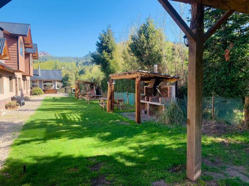 Κήπος έξω από το Candelaria Meliquina complejo