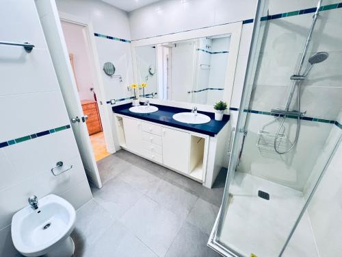 Et badeværelse på Oasis Meloneras cerca del mar