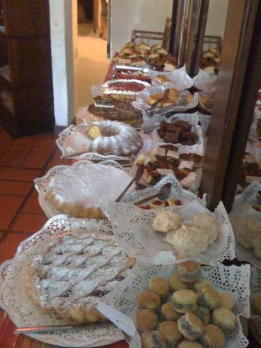 a display of different types of breads and pastries at Hotel Boutique America in Miramar