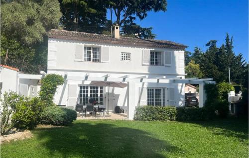 Beautiful Home In Cannes With Kitchen
