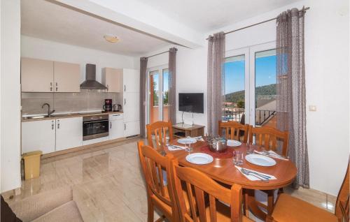 a kitchen and dining room with a table and chairs at Cozy Apartment In Sevid With Wifi in Sevid
