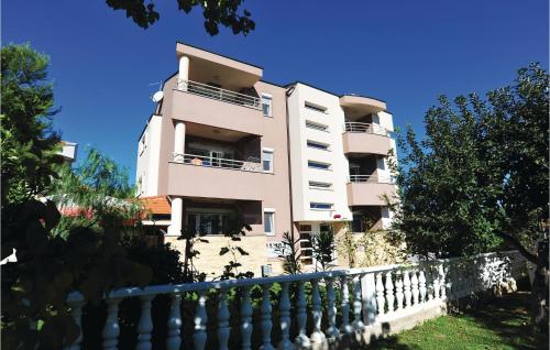 Gorgeous Apartment In Bibinje