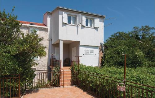 Five-Bedroom Holiday Home In Orebic