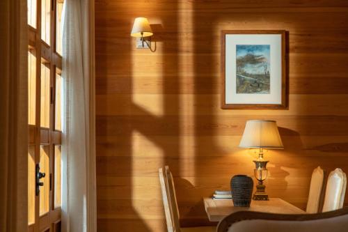 Posezení v ubytování Shangri-La Rushi Hotel