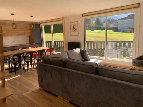 Charmant appartement, grand balcon, vue montagne