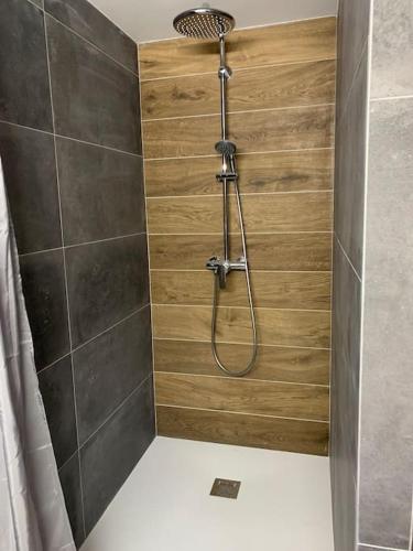 Photo de la galerie de l'établissement Charmant appartement, grand balcon, vue montagne, à Villard-de-Lans