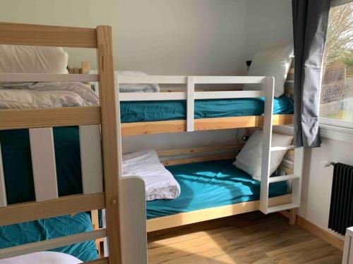 Photo de la galerie de l'établissement Charmant appartement, grand balcon, vue montagne, à Villard-de-Lans