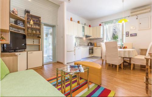 Kuchyňa alebo kuchynka v ubytovaní Apartment Makarska Lxxxi