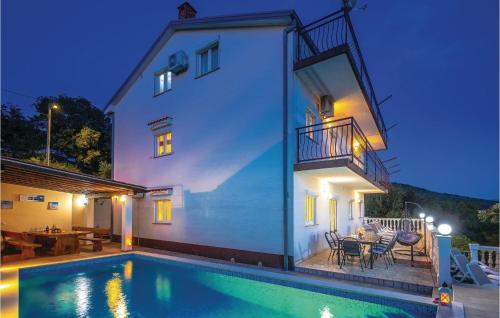 Bazén v ubytovaní Stunning Apartment In Crikvenica alebo v jeho blízkosti