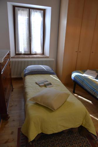 a small room with a bed and a window at Chalet Battista Grotte di Frasassi in Fabriano