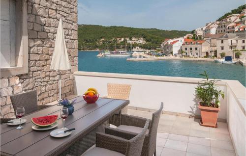 Gorgeous Home In Pucisca With Wifi