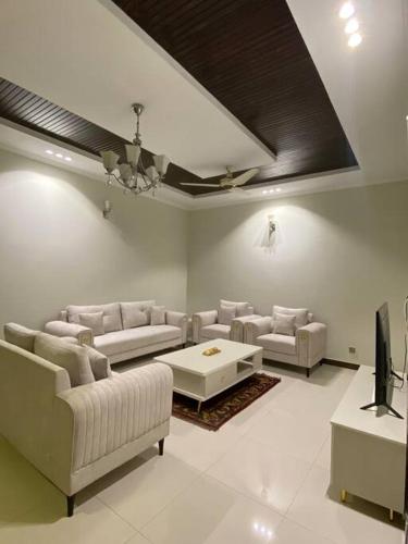 Charming Upper level retreat