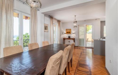 3 Bedroom Awesome Apartment In Rab