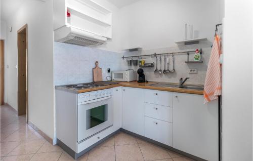 1 Bedroom Stunning Apartment In Novi Vinodolski