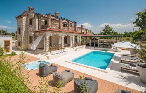 Amazing Home In Cabrunici With Jacuzzi