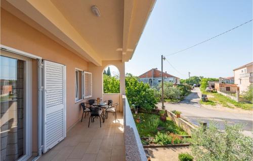 3 Bedroom Cozy Apartment In Zadar