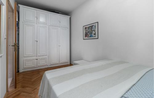 1 Bedroom Stunning Apartment In Novi Vinodolski