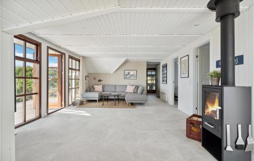 Χώρος καθιστικού στο Gorgeous Home In Hvide Sande With Wifi