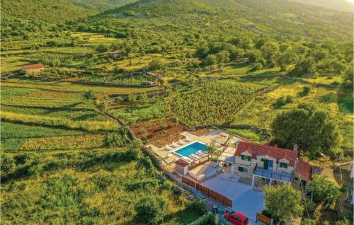 Two-Bedroom Holiday Home In Ljubitovica