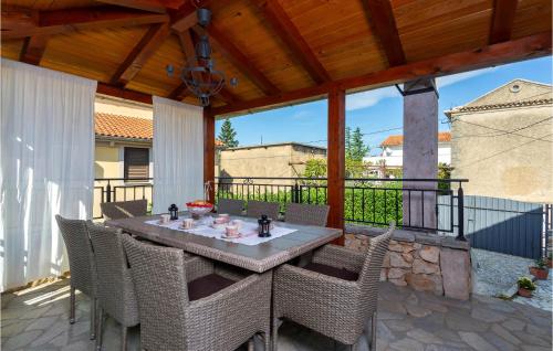 a patio with a table and chairs on a balcony at Gorgeous Home In Polje With Wifi in Polje