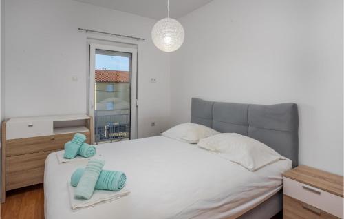3 Bedroom Nice Apartment In Novi Vinodolski