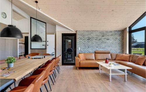 Ein Sitzbereich in der Unterkunft Beautiful Home In Hjørring With Sauna