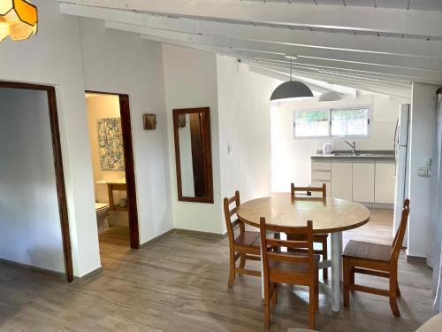 a kitchen and dining room with a table and chairs at Casa Die Oma- barrio norte cerca de todo- in Villa Gesell