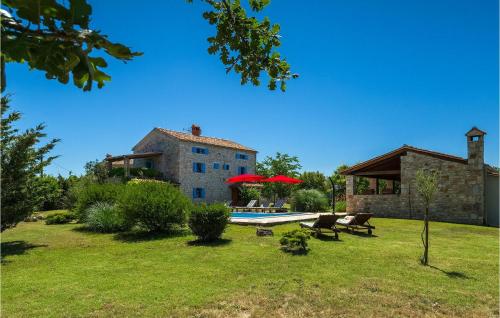 a house with a swimming pool in the yard at Villa Negrin in Pula