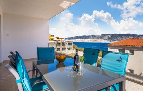 2 Bedroom Beautiful Apartment In Pag