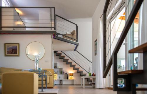 Χώρος καθιστικού στο Amazing Home In Linardici With Wifi