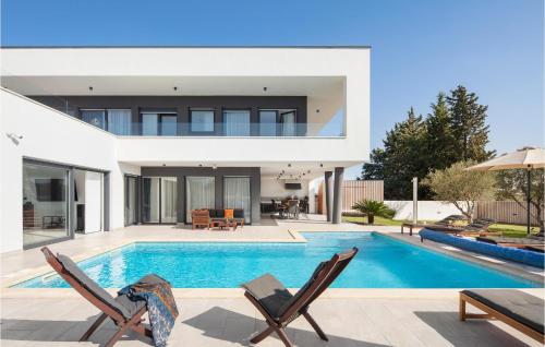 4 Bedroom Beautiful Home In Banjole