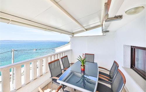 Three-Bedroom Apartment In Kastel Kambelovac