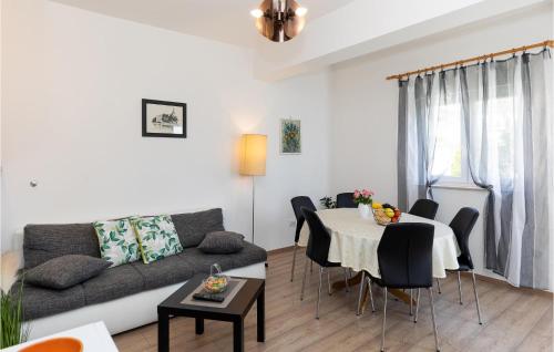 2 Bedroom Nice Apartment In Novi Vinodolski