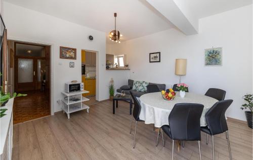 2 Bedroom Nice Apartment In Novi Vinodolski