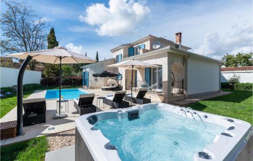 Πισίνα στο ή κοντά στο Villa Ladora