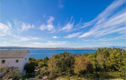 2 Bedroom Cozy Apartment In Dramalj