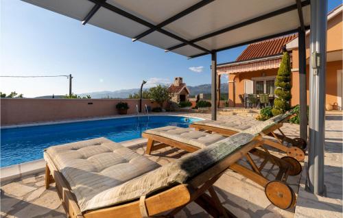 Bazén v ubytování Holiday Home Krusevo With Sea View Xiii nebo v jeho okolí