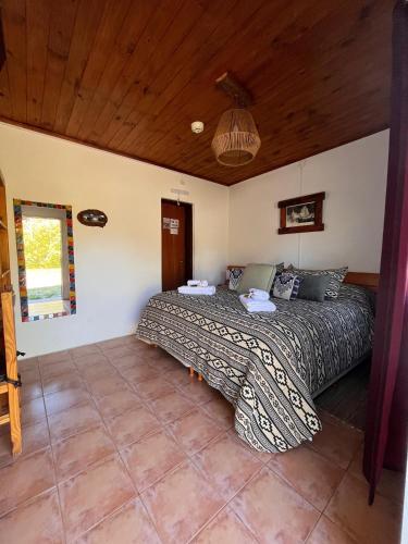 a bedroom with a large bed in a room at Hosteria Thiamalu in El Chalten