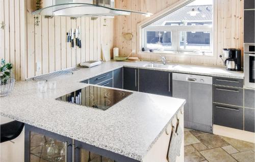 Køkken eller tekøkken på Holiday Home Søtungevej