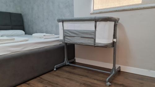 Ένα ή περισσότερα κρεβάτια σε δωμάτιο στο Sky Apartaments city center