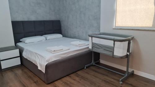 Ένα ή περισσότερα κρεβάτια σε δωμάτιο στο Sky Apartaments city center