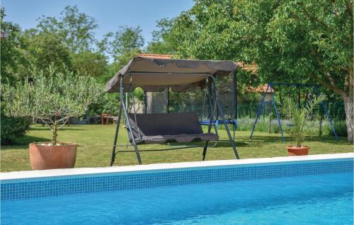 Bazén v ubytování Four-Bedroom Holiday Home In Dicmo nebo v jeho okolí