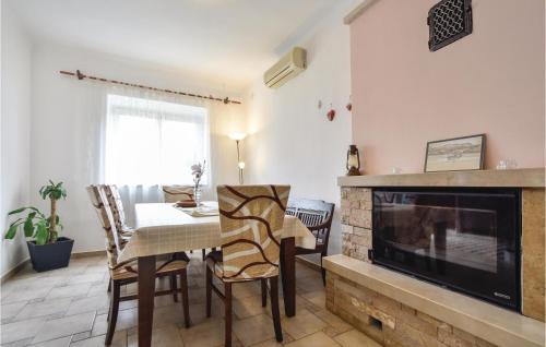 Lovely Home In Kastel Luksic With Sauna