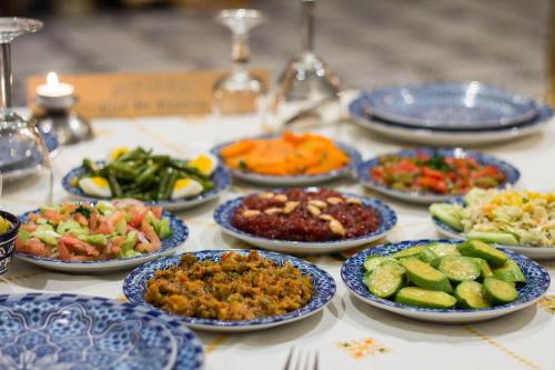 Comida en o cerca de este riad