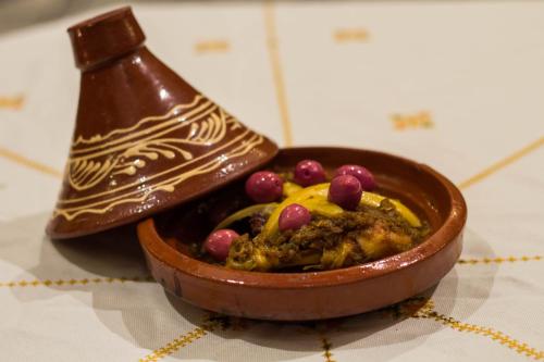 Comida en o cerca de este riad