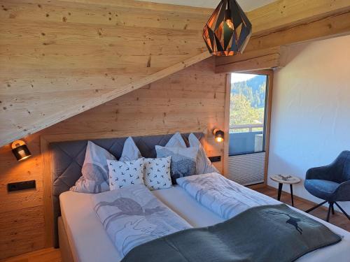 Ένα ή περισσότερα κρεβάτια σε δωμάτιο στο Lodge Kitzbüheler Alpen