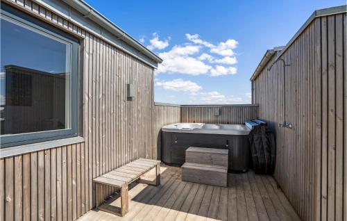 Balkón nebo terasa v ubytování 4 Bedroom Lovely Home In Hvide Sande