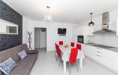 Η κουζίνα ή μικρή κουζίνα στο Cozy Apartment In Poljica